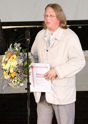 Festivali kunstiline juht Andres Uibo tunnistati 2010. aastal Suure-Jaani valla aukodanikuks. Leili Kuusk