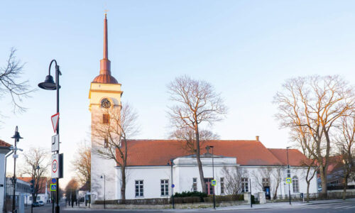 Kuressaare kirik on korras ja paistab kaugele