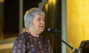 Anu Raud sai Viljandi Jaani koguduse tänumedali