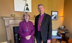Peapiiskop Viilma kohtus peapiiskop Sarah Elisabeth Mullalyga